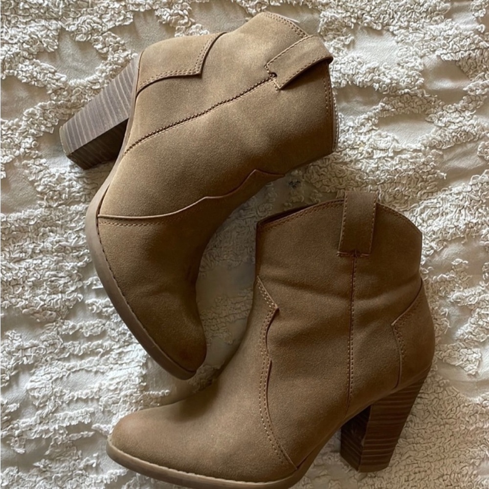 American Eagle western boots